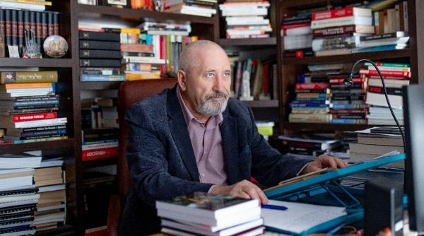 serviciile secrete nu pot fi nici mai bune dar nici mai rele decat regimul politic care le a creat