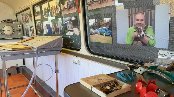 istoria maidanezilor intr un muzeu pe roti