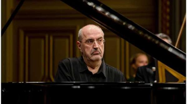 ramanem impreuna la gaudeamus radio romania cu lansarea volumului fara titlu semnat ada d albon