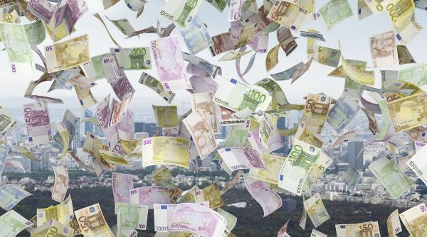 superbogatii lumii au peste 10 000 miliarde de dolari