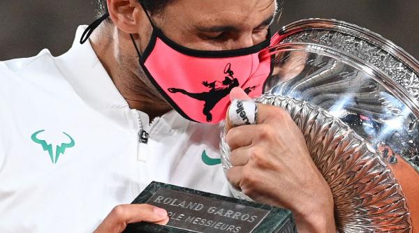 mari campioni de tenis si vedete din sport sarbatoresc cel de al 20 lea titlu de mare slem al lui rafael nadal