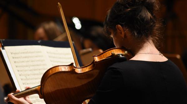 stagiunea continua la sala radio prin concerte transmise live pe calea undelor