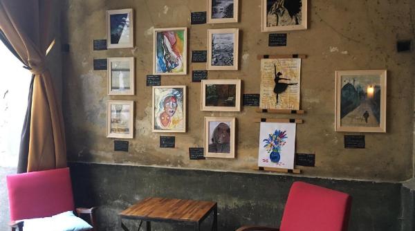 micii artisti de la sat strang bani de scoala