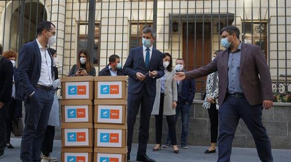 usr plus a depus 260 000 de semnaturi la biroul electoral central pentru alegerile parlamentare