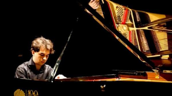 violonistul valentin serban si pianistul ioan dragos dimitriu in stagiunea de marti seara