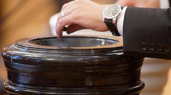 camera deputatilor discuta marti solicitarea dna privind ridicarea imunitatii lui nicolae banicioiu acuzat de trafic de influenta luare de mita