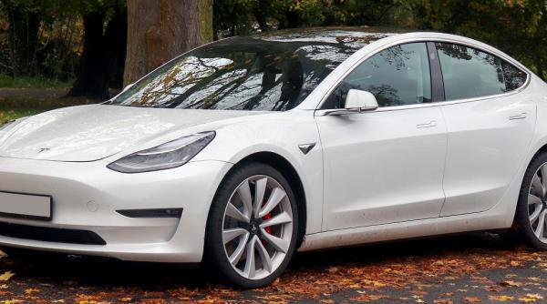 rechemare record la tesla