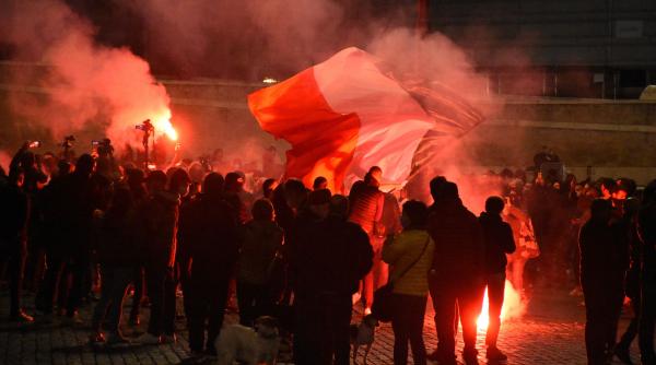 video proteste in italia impotriva restrictiilor impuse pentru limitarea infectiei cu noul coronavirus ciocniri intre protestatari si fortele de ordine