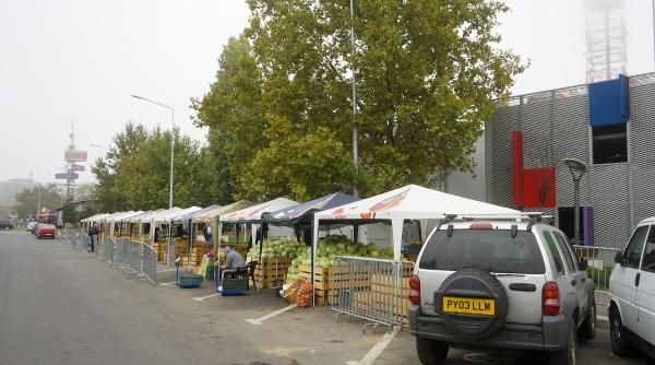 varza si cartofi in parcare