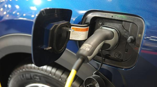 masinile electrice lovite de pandemie