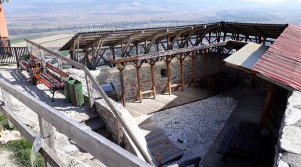 povesti cu zane si balauri in cetatea de pe stanca