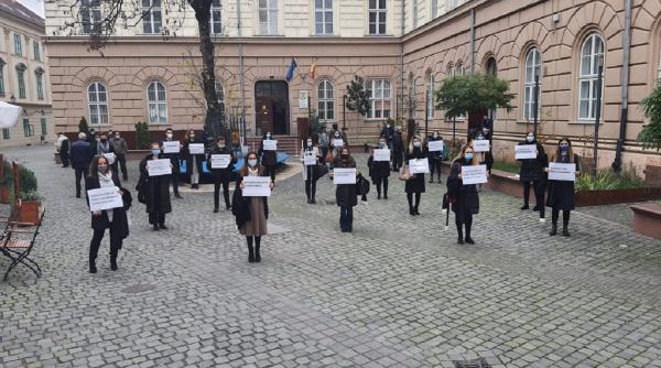 scandalul capcanelor pentru avocatii stagiari