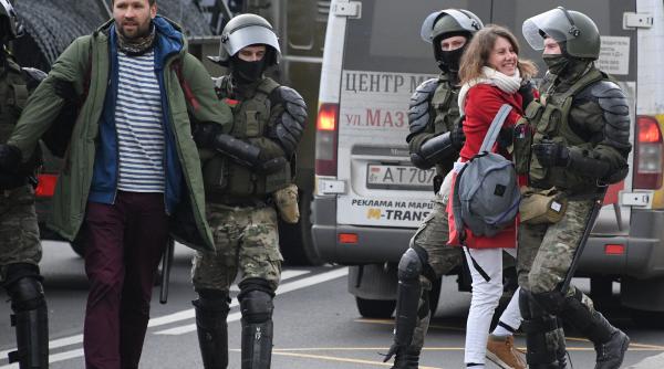 zeci de belarusi au protestat duminica impotriva regimului lukasenko