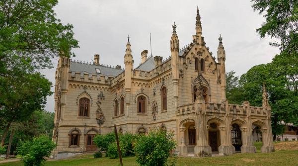 povestea fascinanta a castelului de la miclauseni