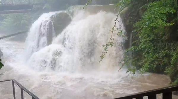 cascada niagara va fi iluminata in culorile tricolorului