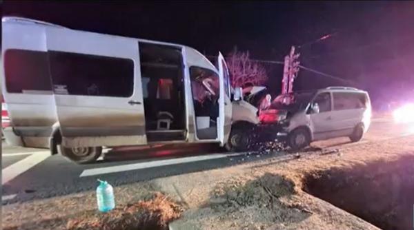 accident grav in maramures doua microbuze s au ciocnit 2 persoane in stare grava 6 raniti