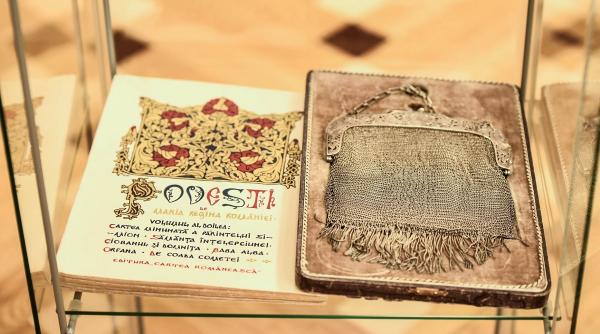 portret de suverana cu piese de colectie