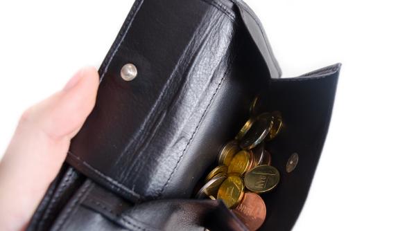 copii lasati sa se descurce singuri cu 20 lei pe zi