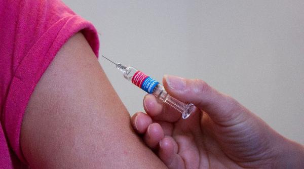 statele unite incep vaccinarearea anti covid de luni