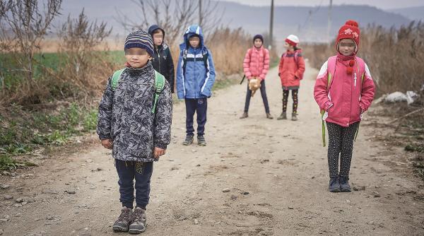 masa si carte pentru copiii de la tara