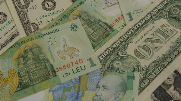 dolarul minim istoric pe doi ani