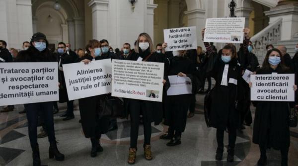 protest al avocatilor fata de condamnarea unui coleg a primit inchisoare pentru ca si a reprezentat clientii