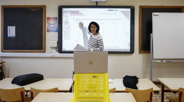 jurnal de scoala online un haos ordonat printre birouri si canapele