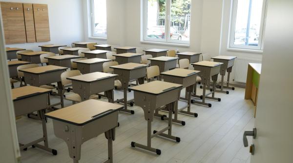 scolile ca n mandatul monicai anisie inchise