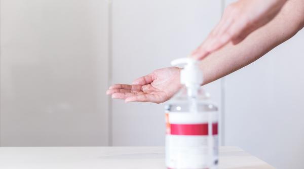 dezinfectantii distrug germenii care rezista la folosirea apei si sapunului