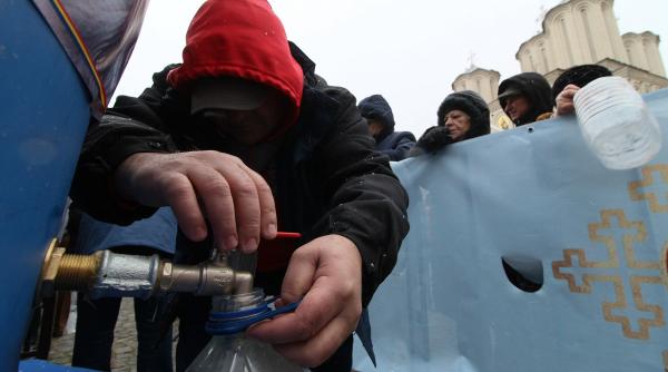 mii de credinciosi au participat la slujba de boboteaza de la constanta