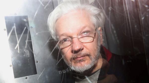 assange nu scapa pe cautiune