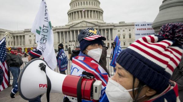 echipele pirotehnice au distrus controlat doua bombe artizanale gasite in capitoliu