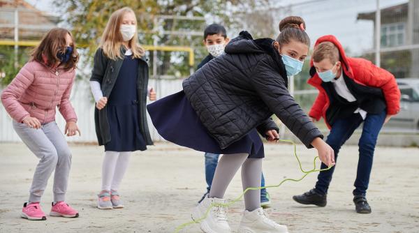 situatie tragica pentru mamele adolescente din romania