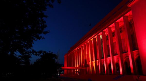 tupeu maxim la guvernul romaniei ce achizitii incredibile se faceau la palatul victoria in timp ce se inchideau pietele