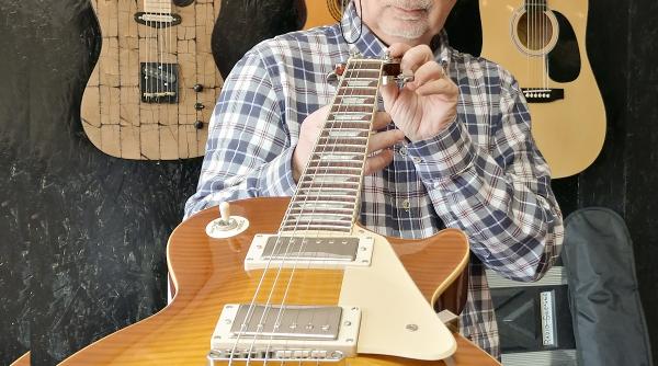 doctor de chitare pus pe reciclare