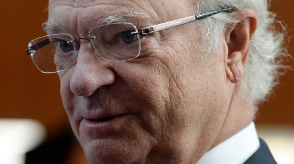 close but not klaus enough si regele carl al xvi lea gustaf al suediei s a vaccinat impotriva covid 19