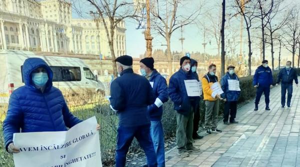 proteste in zece locatii din capitala fata de inghetarea pensiilor si a salariilor