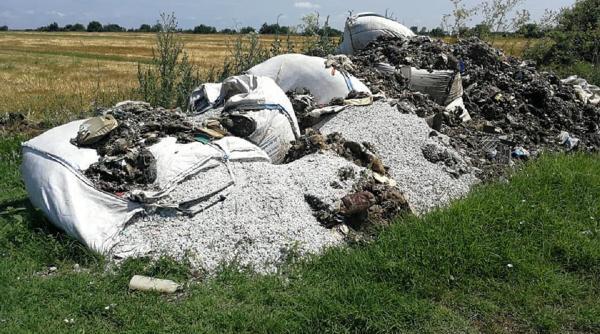 plastic tocat pe camp iarna e fix ca vara