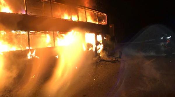 un autocar plin cu pasageri a luat foc pe autostrada a1