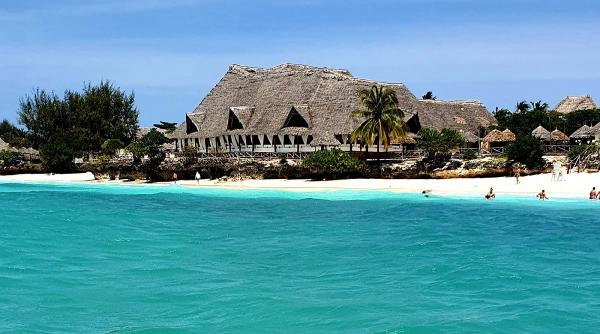 toata lumea fuge in zanzibar unde abia mai sunt locuri de cazare
