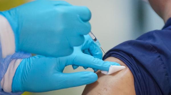 pe cine a bagat citu in fata la vaccinare