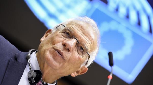 ue se face ca il critica pe putin rusia se face ca asculta