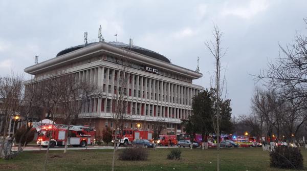 incendiu devastator la politehnica bucuresti la fata locului intervin cu zece masini
