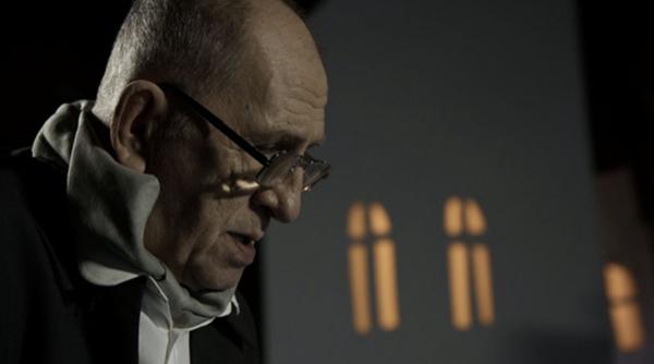 premiera cu mantaua dupa n v gogol in regia lui alexandru lustig