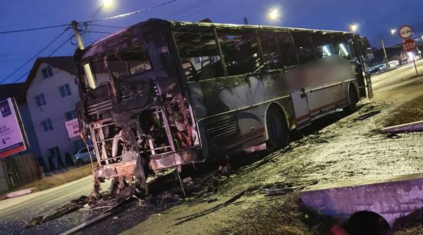 un autobuz plin cu pasageri a luat foc in mers in sibiu