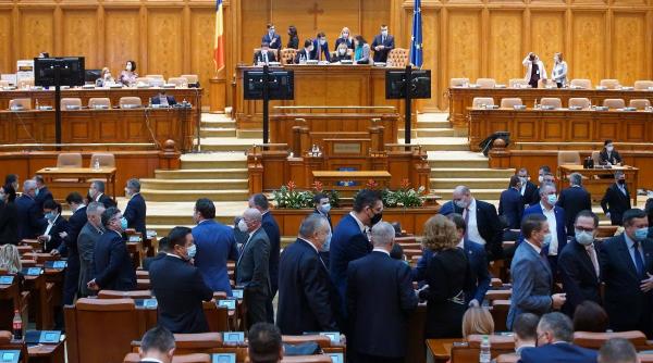 video plenul reunit al camerei deputatilor si senatului dezbate si voteaza eliminarea pensiilor speciale pentru parlamentari