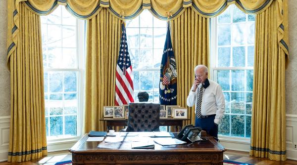 joe biden ii da o palma printului mostenitor saudit