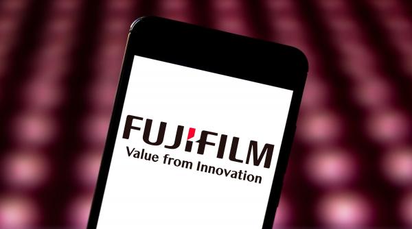 grupul nipon fujifilm reia studiul pentru un antiviral in incercarea de a trata covid 19