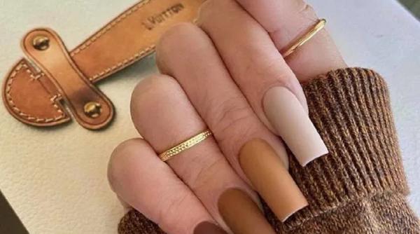 bej culoarea anului 2021 pentru unghiile stilate