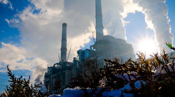 in timp ce romania forteaza inchiderea minelor alte tari scot mai mult fum pe cosuri